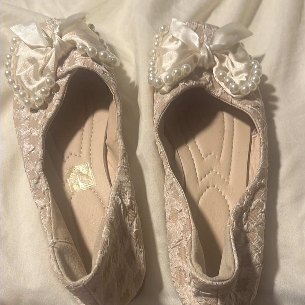 Elegant Cream Ballet Flats with Pearl Bow